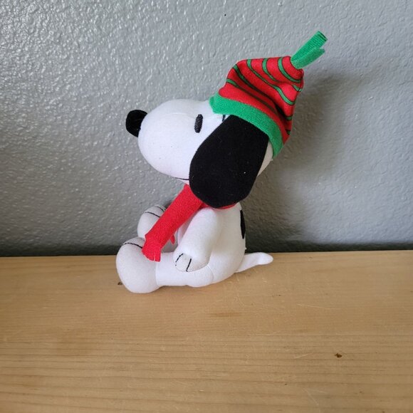 Peanuts Snoopy Plush With Holiday Hat & Scarf Whitmans Candies - Picture 5 of 8